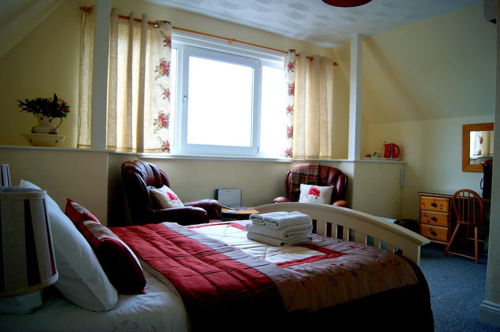 הנסטנטון Sunset Guest House חדר תמונה A bedroom in a typical B&B