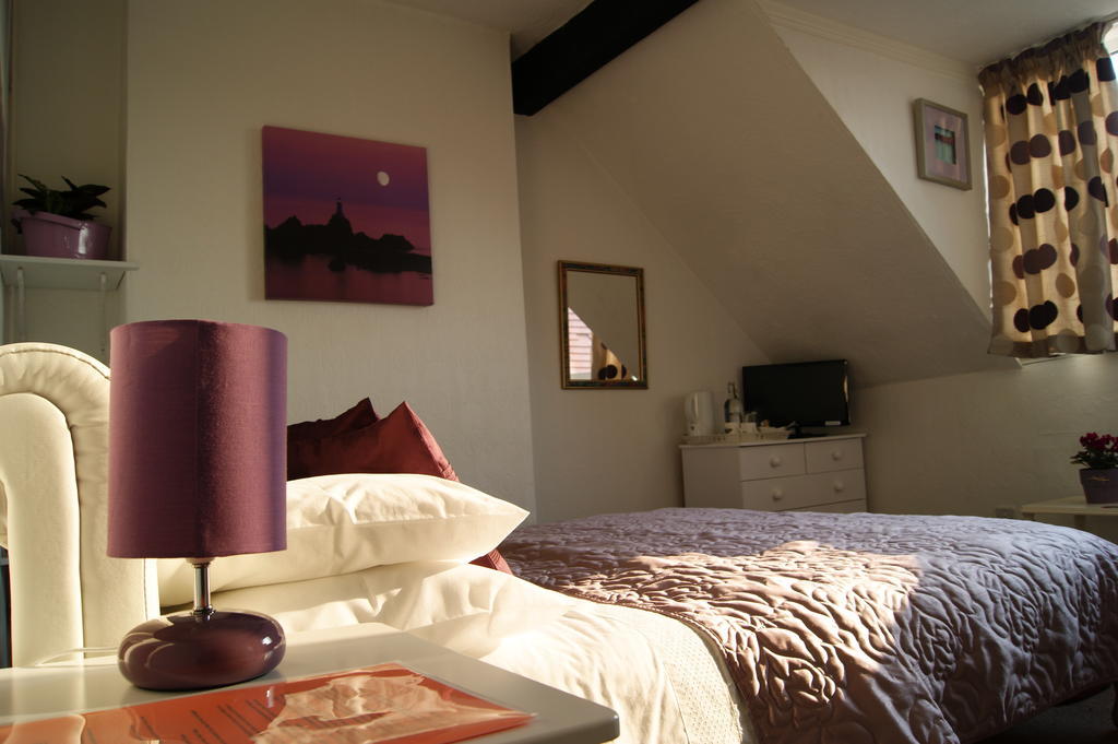 הנסטנטון Sunset Guest House חדר תמונה A bedroom at the Old Post Office