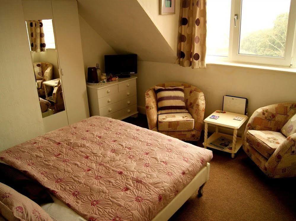 הנסטנטון Sunset Guest House מראה חיצוני תמונה A bedroom in a typical residential home